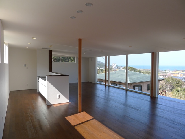 海を望むコンパクトハウス